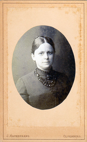 Oldenburg - Mackeprang - Damenporträt im Oval - recte