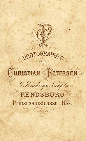 CDV Rendsburg Petersen - Mann in Kulisse verso
